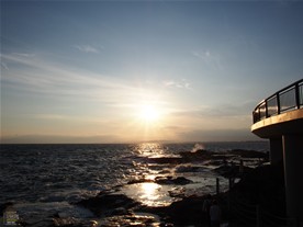 江の島岩屋出入口付近からみ見た夕景。