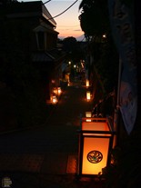 江の島観光スポット 江の島灯籠ライトアップ(夏のみ)