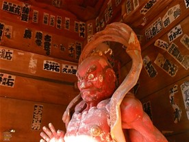 運慶作と伝わる山門の仁王像。運慶といえば円応寺の閻魔大王坐像も運慶作として伝わる仏像。